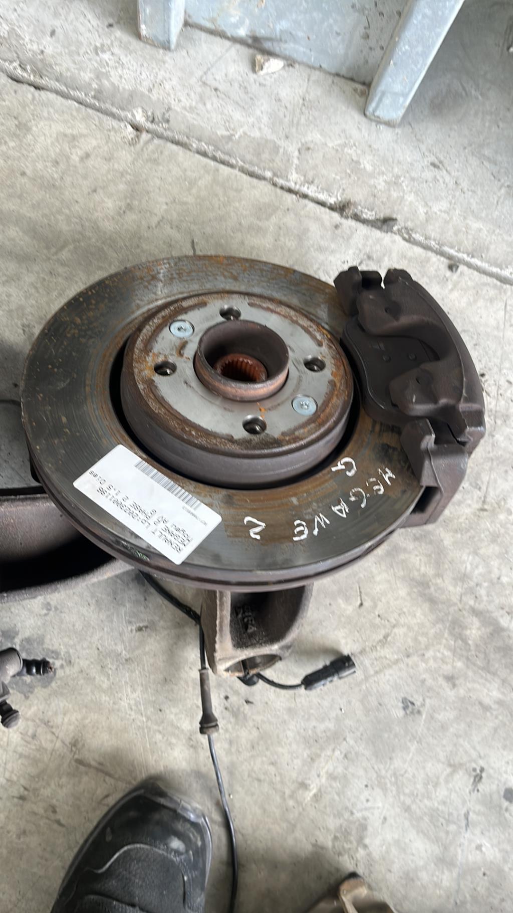 Moyeu avant gauche RENAULT MEGANE 2 PHASE 2 Diesel - 1