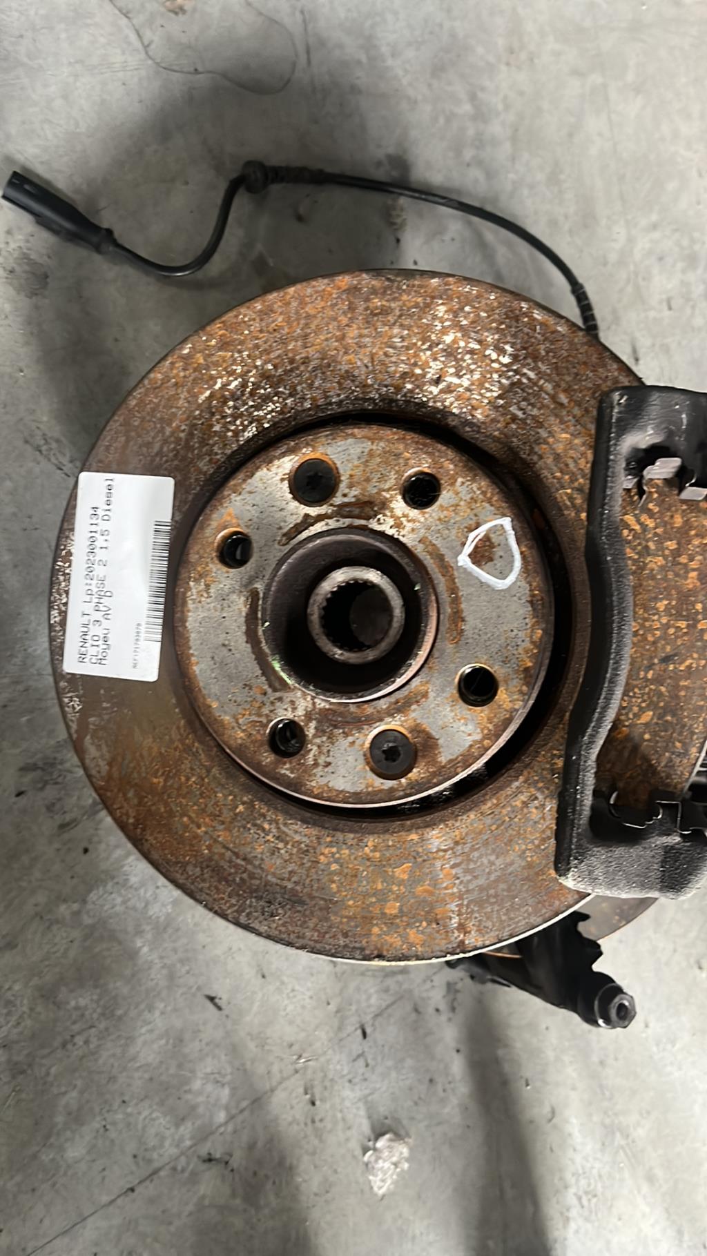 Moyeu avant droit RENAULT CLIO 3 PHASE 2 Diesel - 1