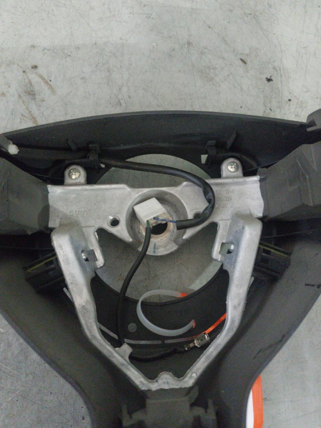 Volant SUZUKI SWIFT 3 Diesel - 1