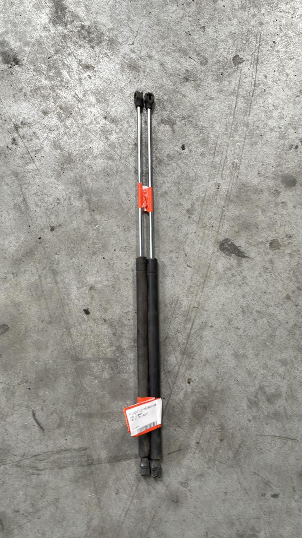 Verin de capot PEUGEOT 106 Diesel - 1