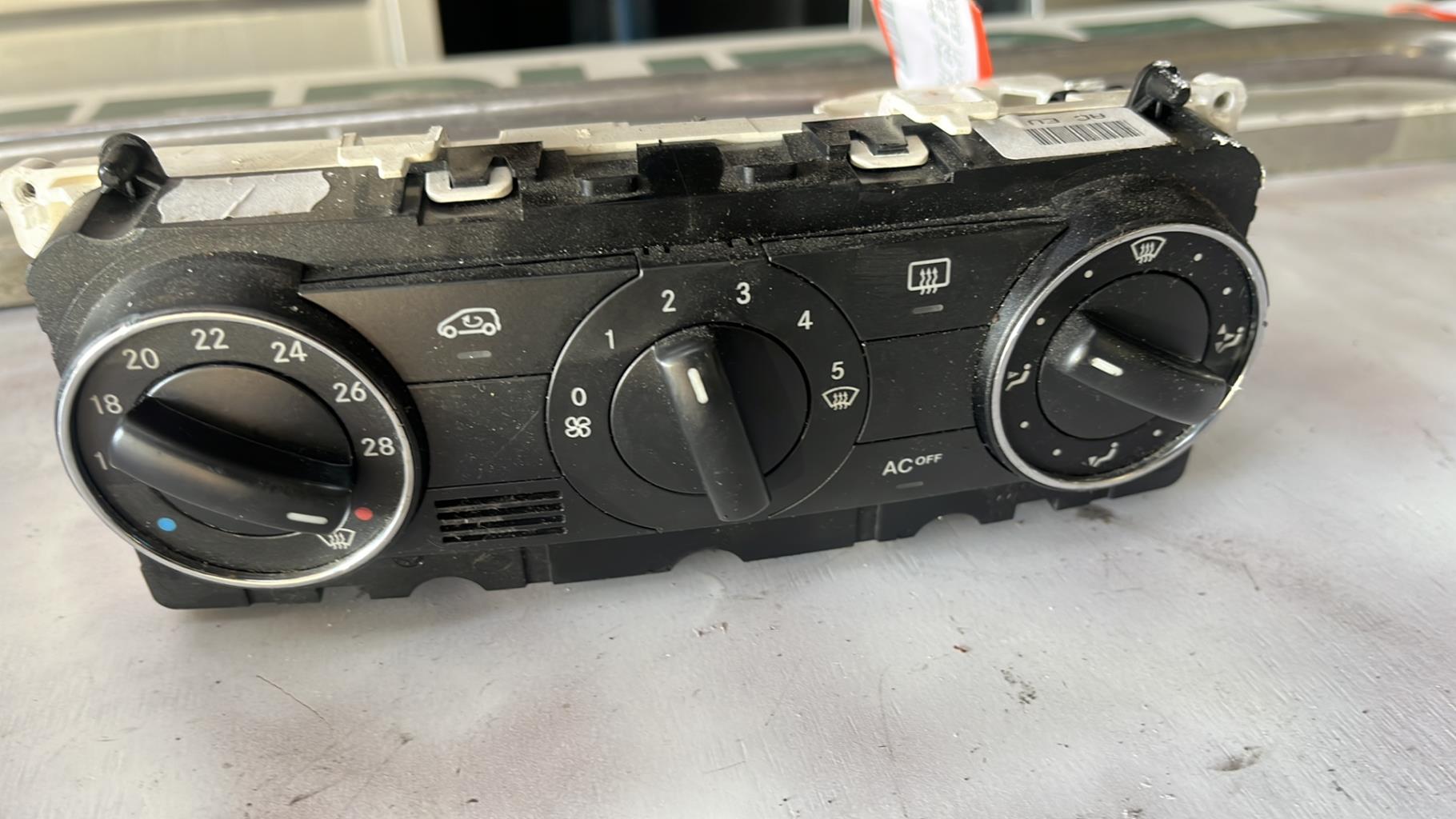 Commande chauffage MERCEDES CLASSE B 245 PHASE 1 Essence - 1