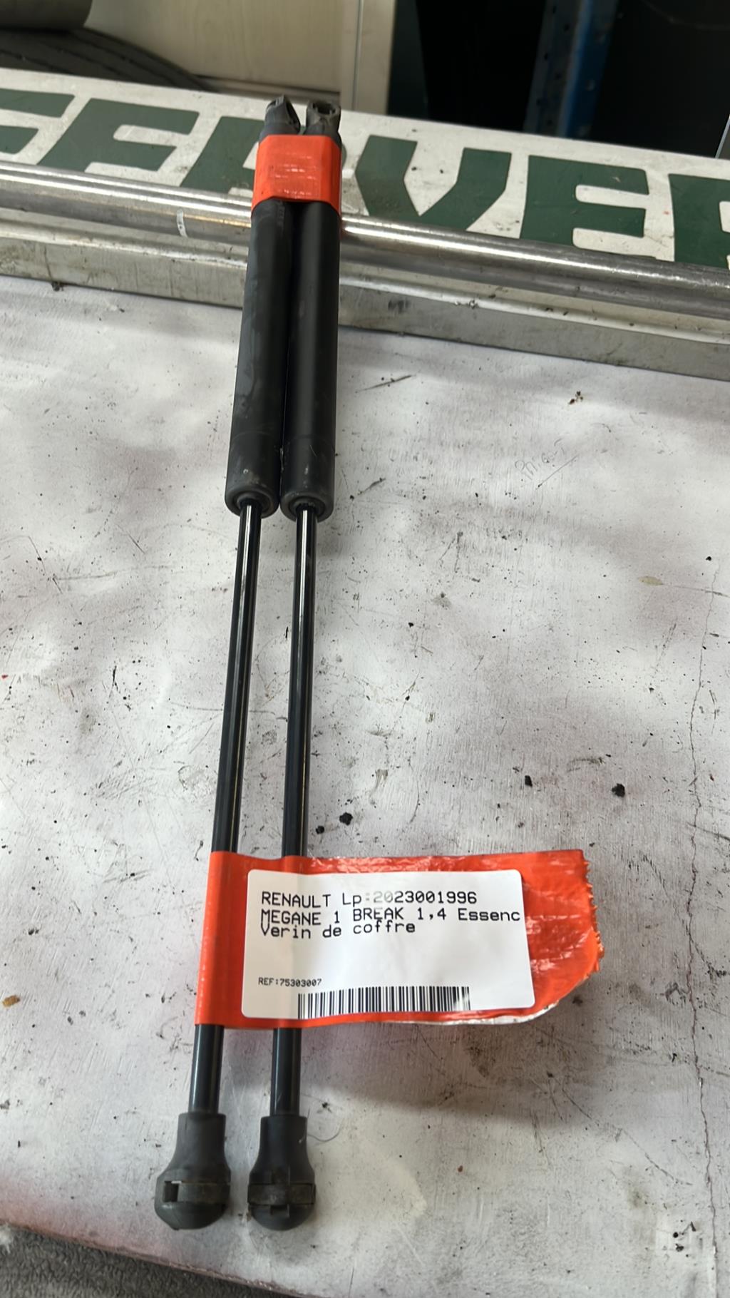Verin de coffre RENAULT MEGANE 1 BREAK Essence - 1