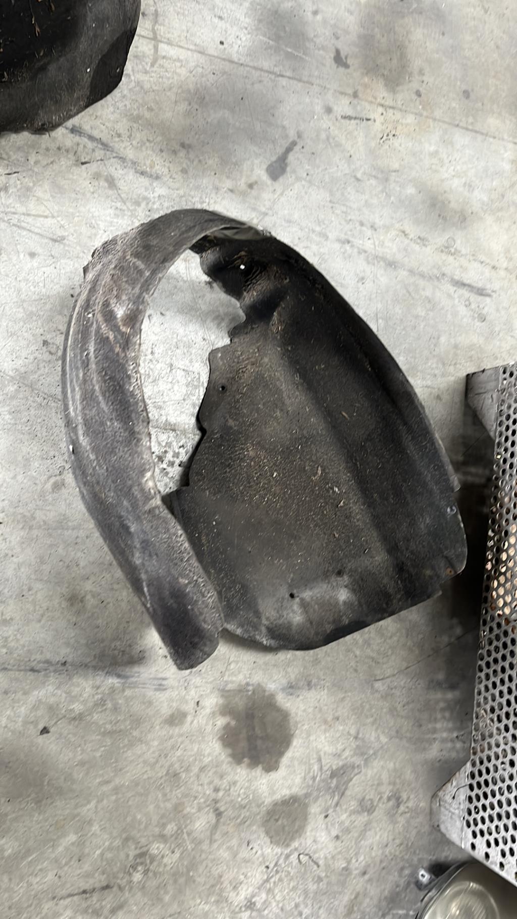 Pare boue avant gauche AUDI A4 2 PHASE 1 Diesel - 1