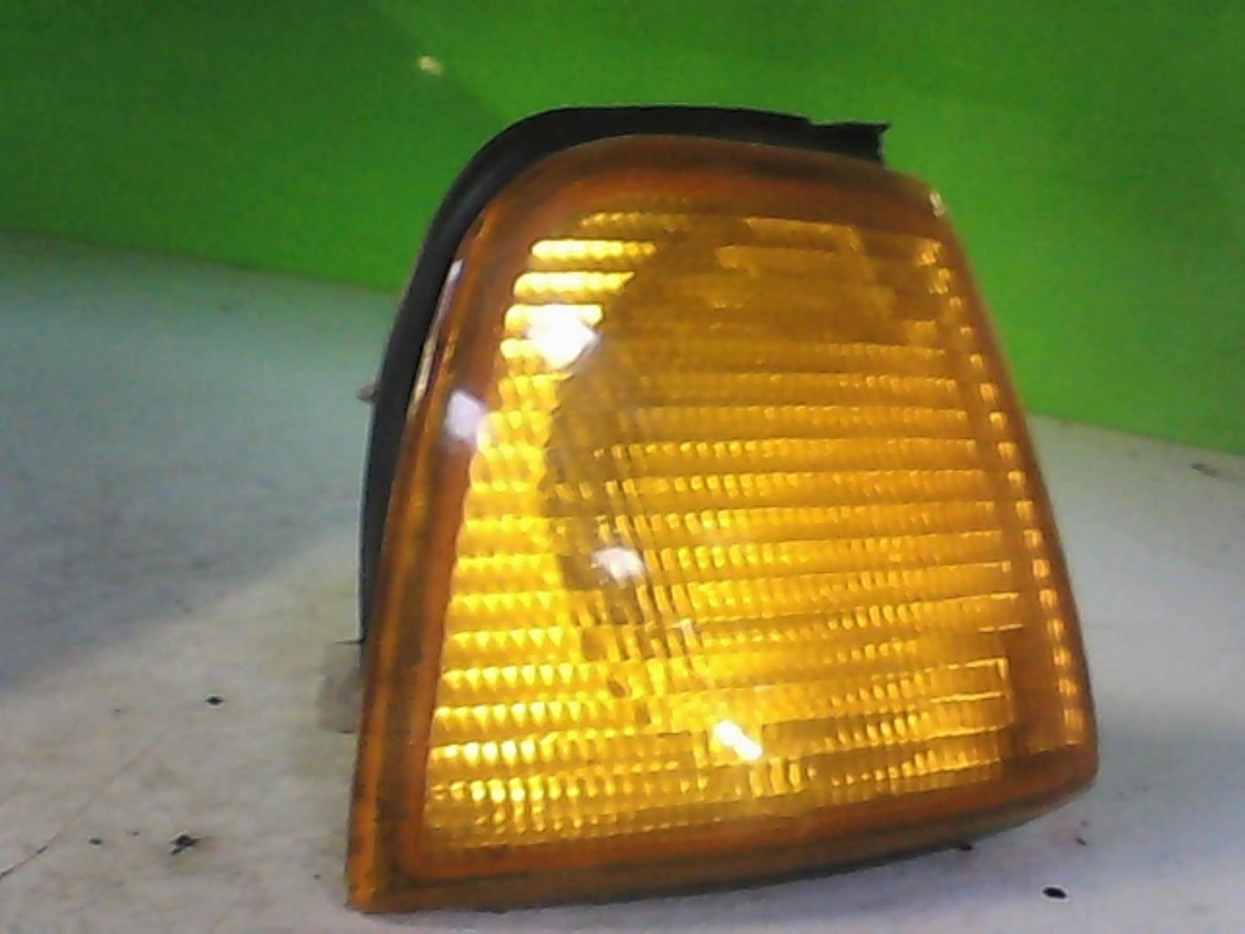 Optique avant secondaire droit (feux)(clignotant) AUDI 80 1  - 1