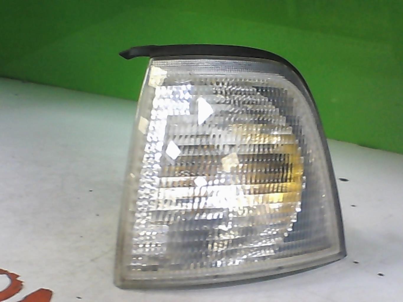 Optique avant secondaire gauche (feux)(clignotant) AUDI 80 1  - 1