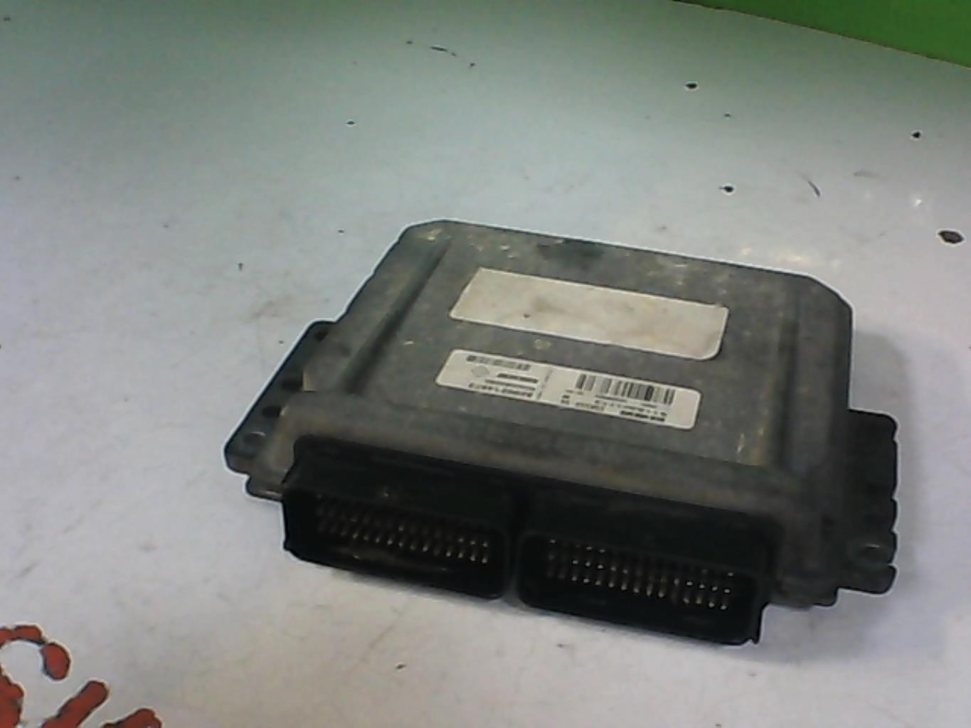 Calculateur RENAULT CLIO 2 PHASE 1 Essence - 1