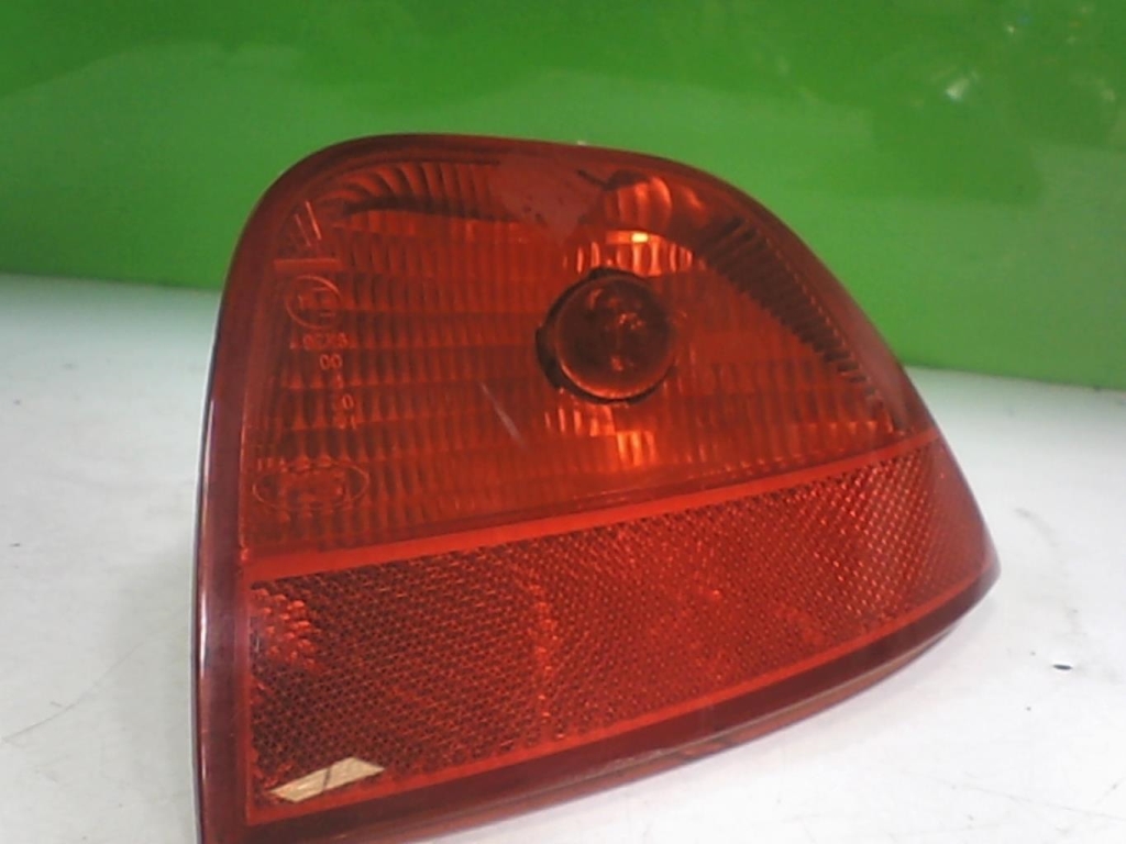 Feu de pare choc arriere gauche FORD FOCUS 2 PHASE 1 Diesel - 1