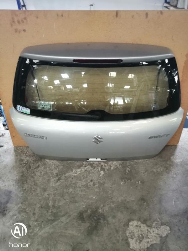 Malle/Hayon arriere SUZUKI SWIFT 3 Essence - 1