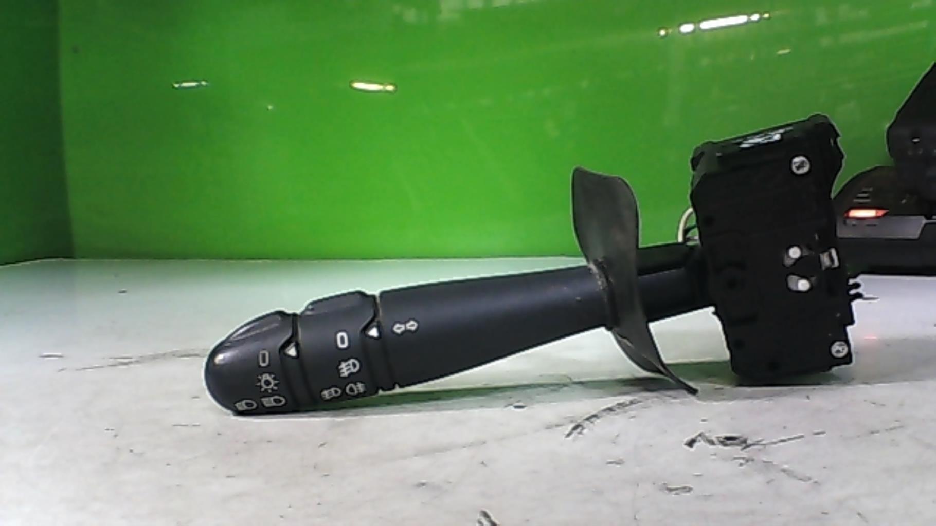 Commodo phare RENAULT CLIO 2 PHASE 2 Essence - 1