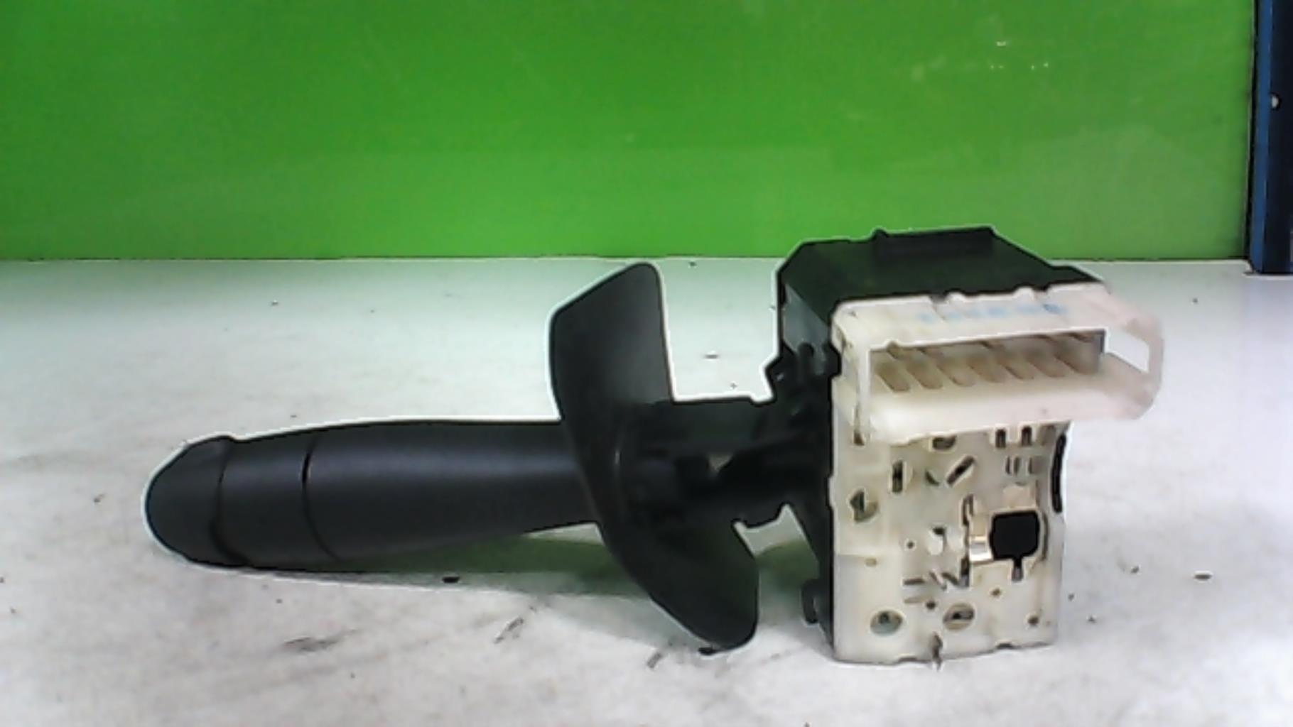 Commodo d'essuie glaces RENAULT CLIO 2 PHASE 2 Diesel - 1