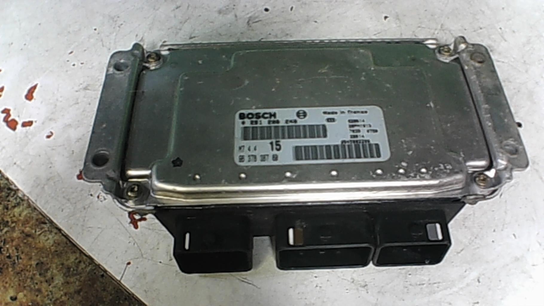 Calculateur CITROEN SAXO PHASE 2 Essence - 1