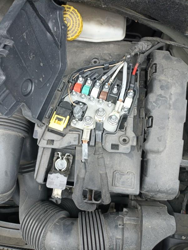 Porte fusible CITROEN C3 2 PHASE 1 Diesel - 1
