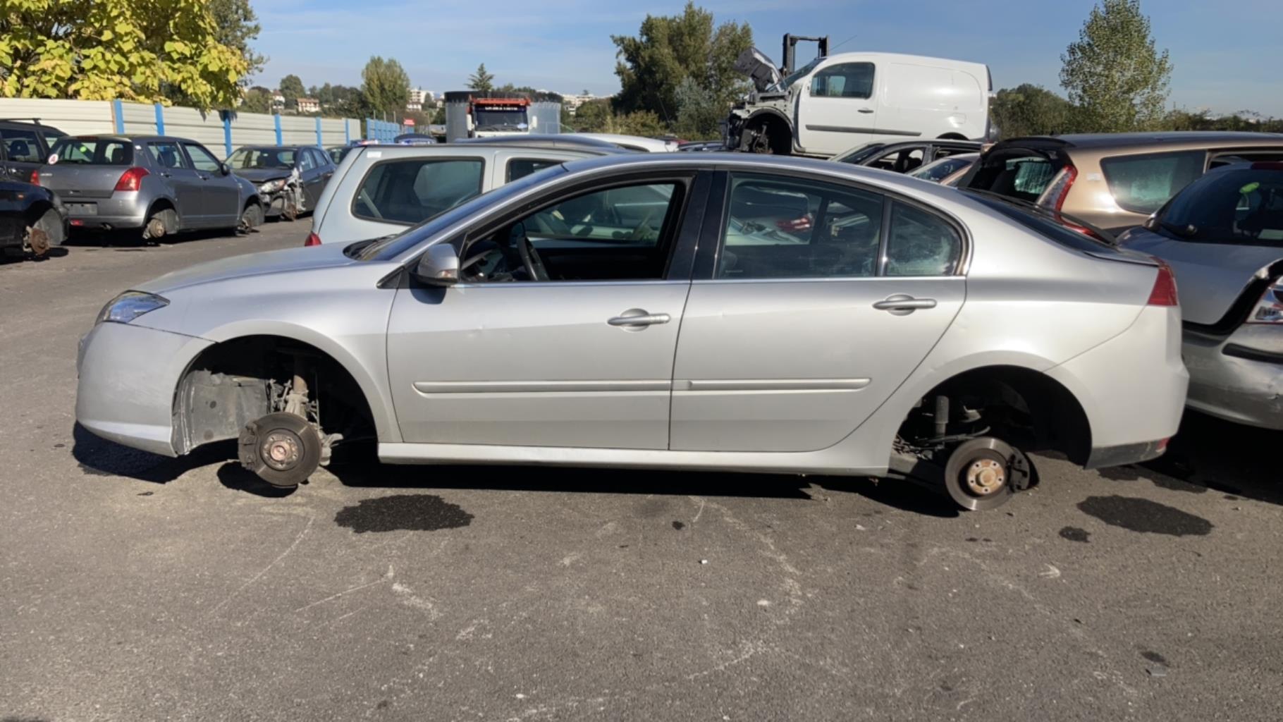 Fusee avant droit RENAULT LAGUNA 3 PHASE 1 Diesel - 1