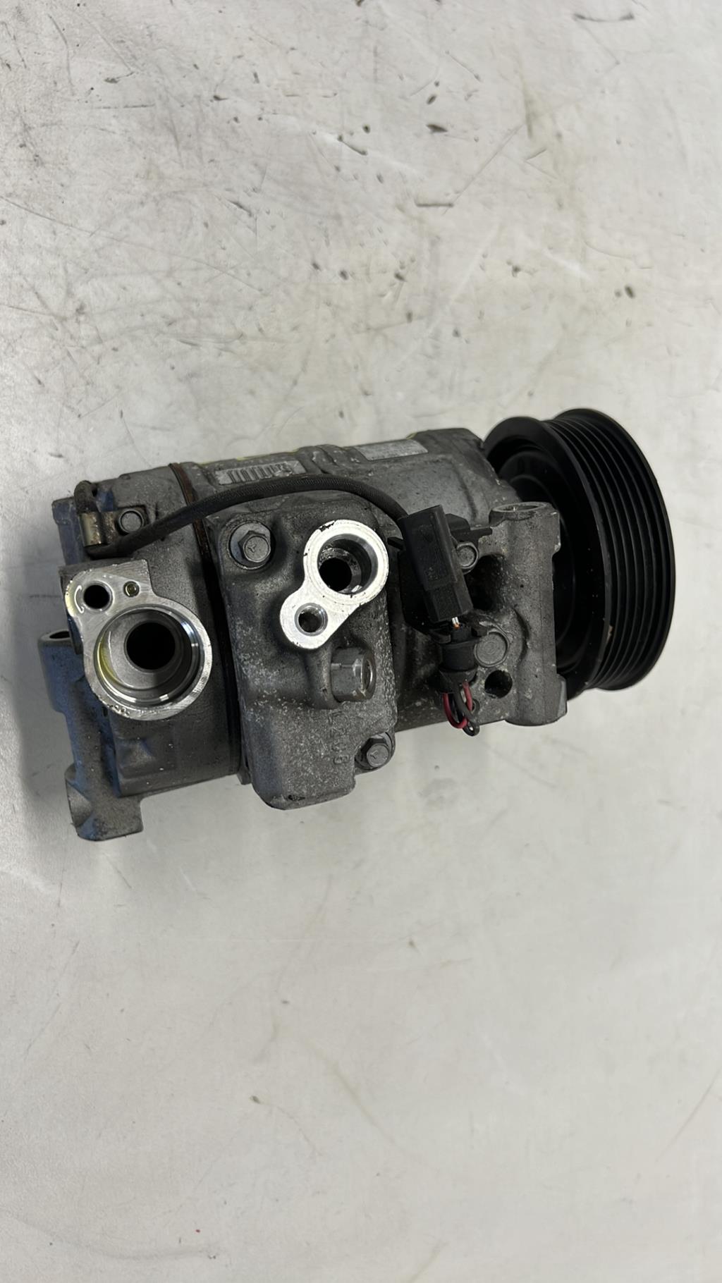 Compresseur clim AUDI A4 2 CABRIO PHASE 1 Essence - 1