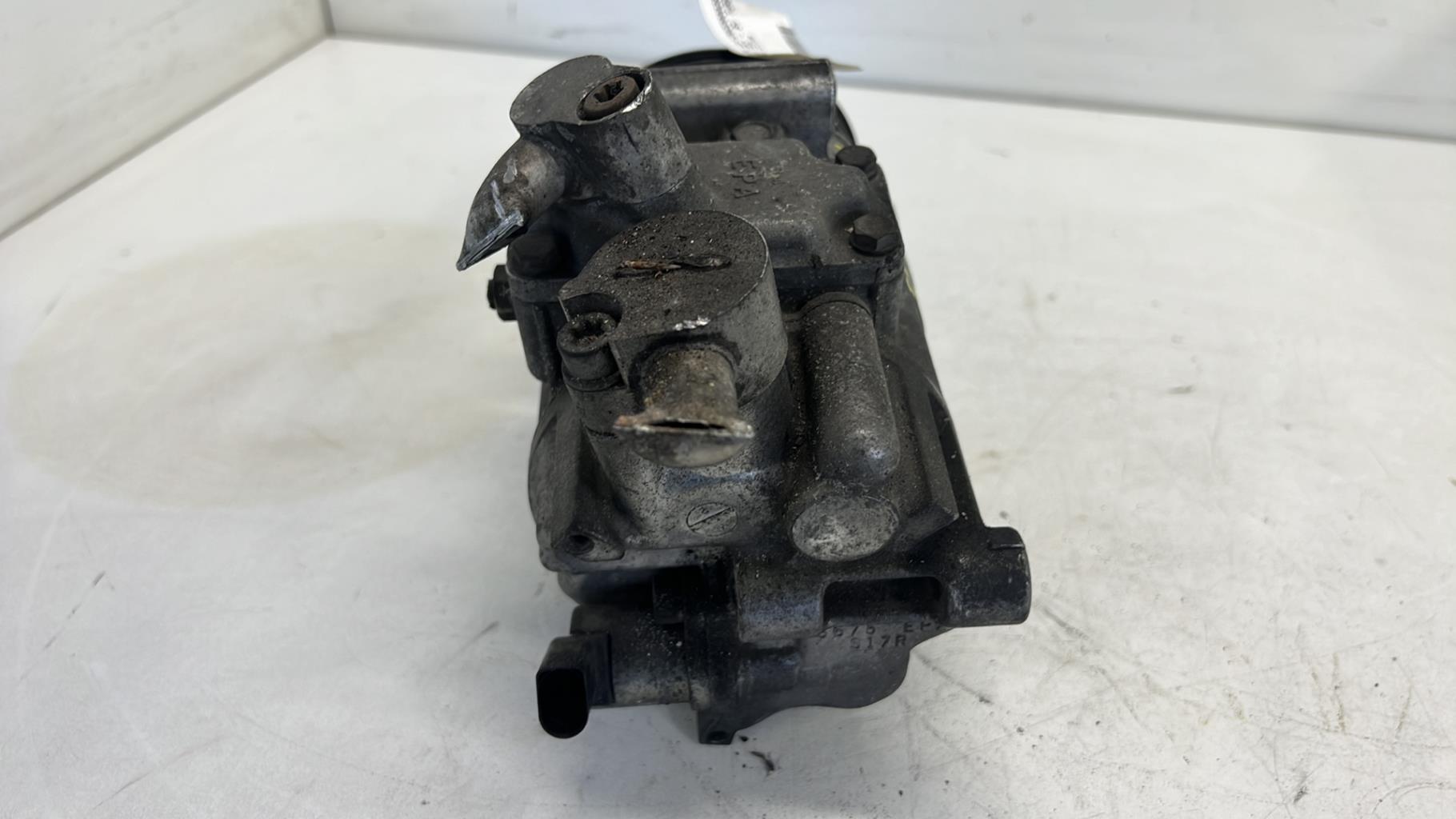 Compresseur clim VOLKSWAGEN GOLF 5 Diesel - 1