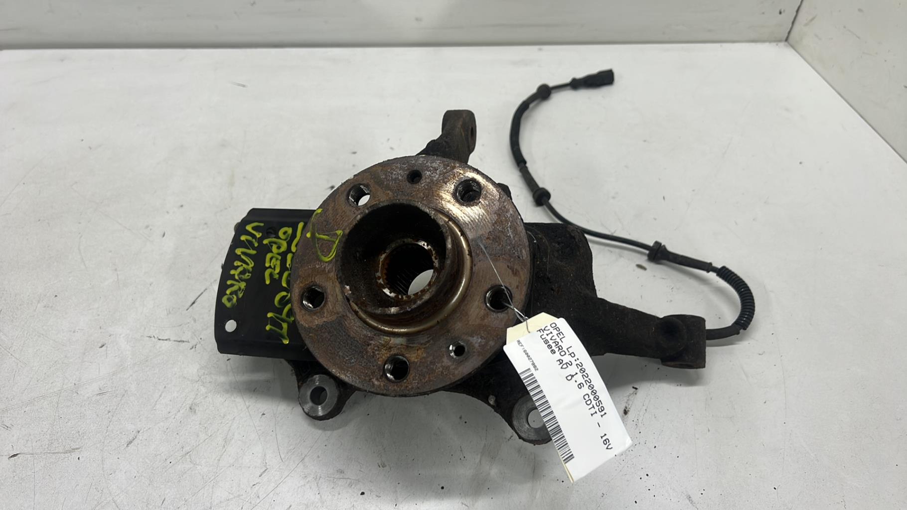 Fusee avant droit OPEL VIVARO 2 Diesel - 1