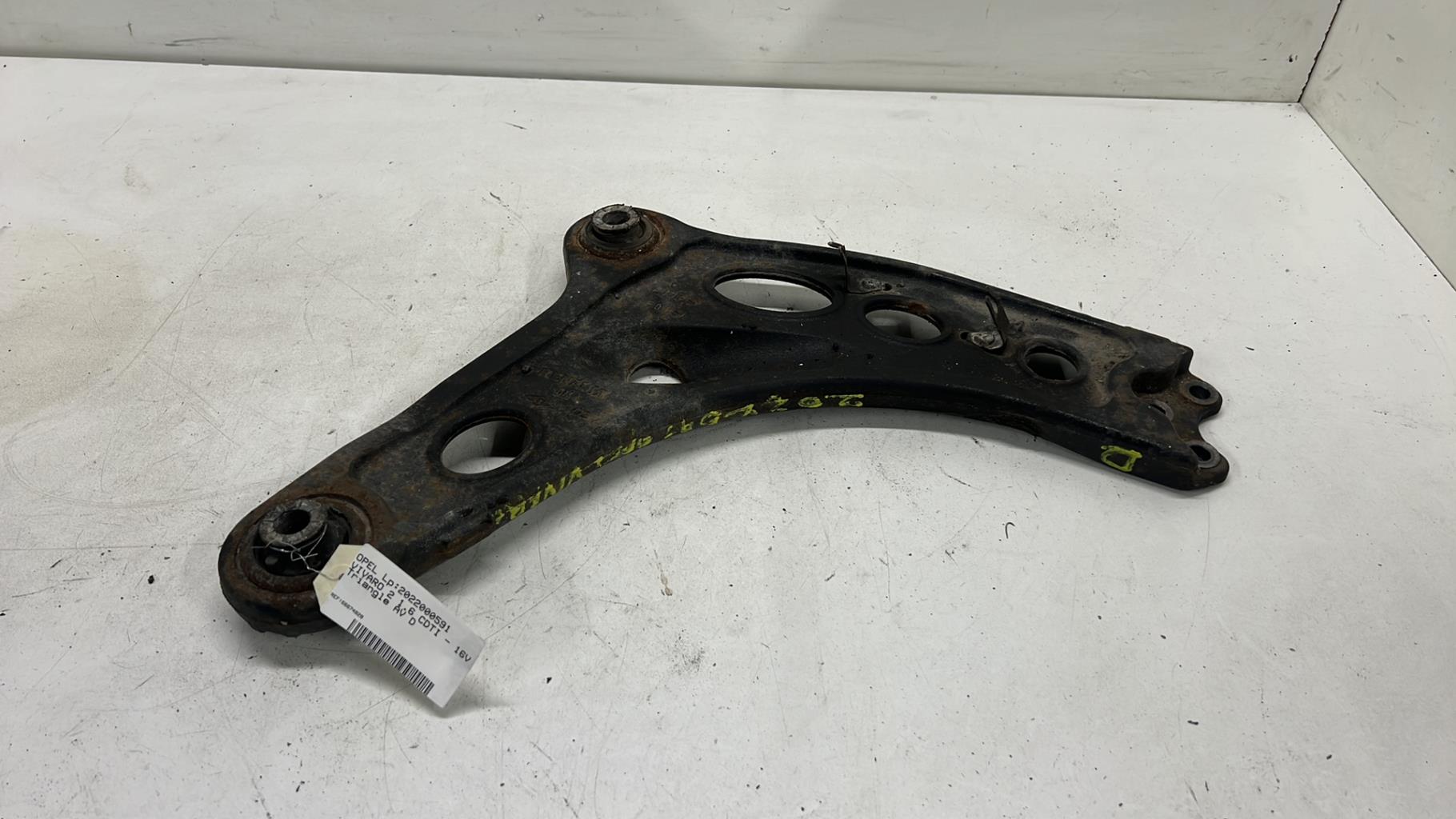 Triangle avant droit OPEL VIVARO 2 Diesel - 1