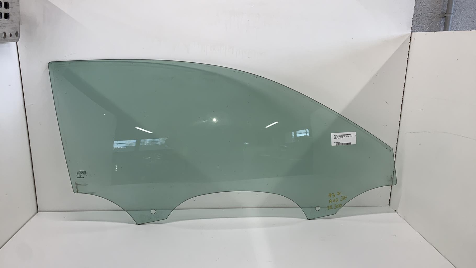 Vitre avant droit AUDI A3 3 PHASE 2 Diesel - 1