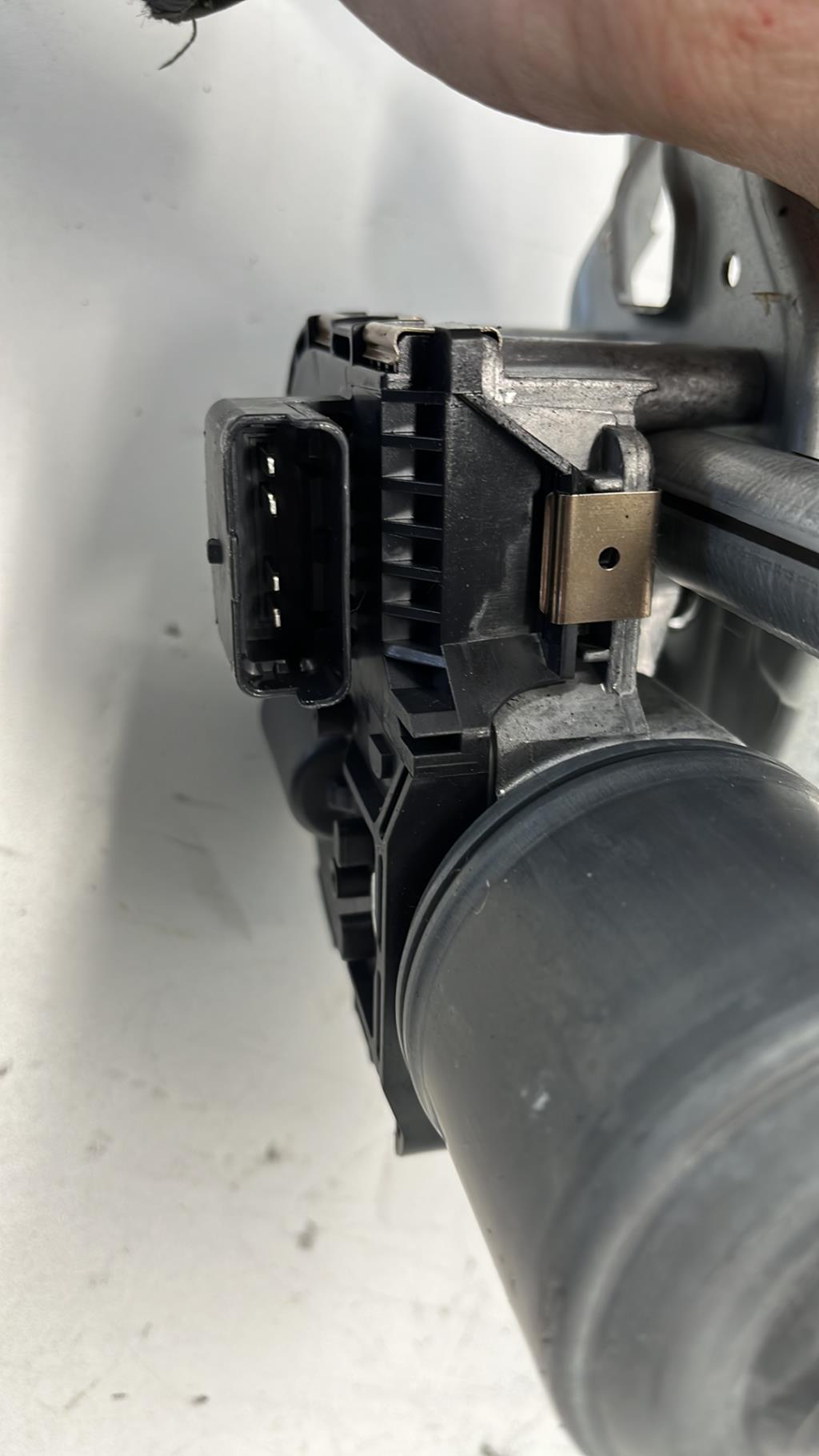 Motore tergicristallo anteriore sinistro PEUGEOT 3008 1 PHASE 1 Gasolina - 1