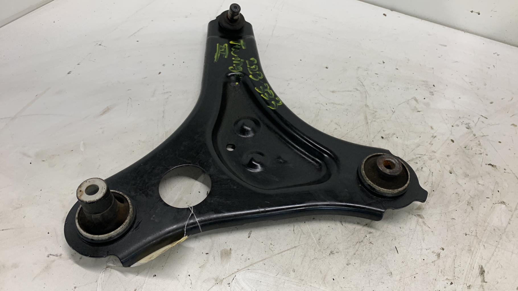 Triangle avant droit RENAULT TWINGO 3 PHASE 1 Essence - 1