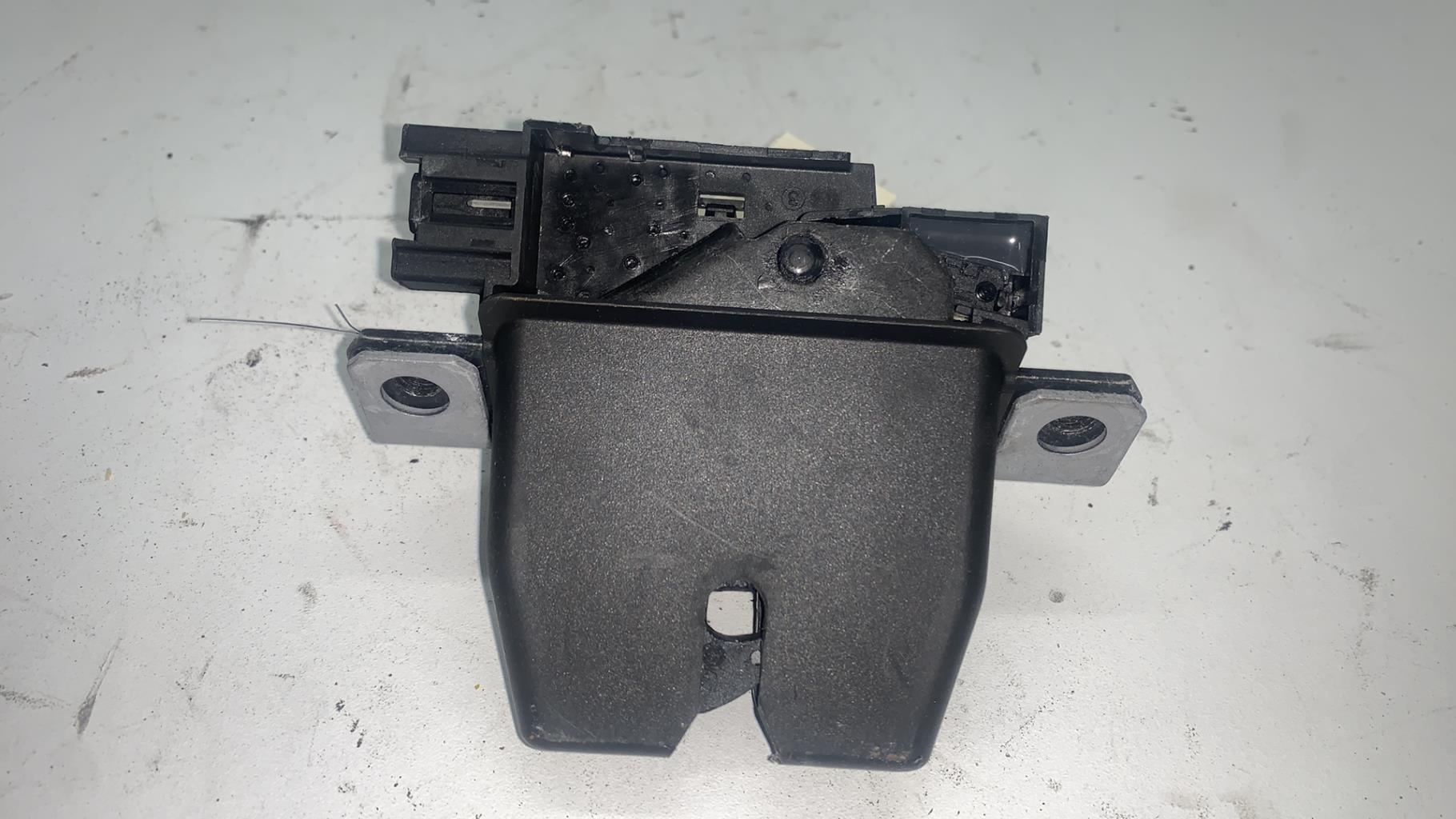 Serrure de hayon FORD FIESTA 7 PHASE 1 Essence - 1