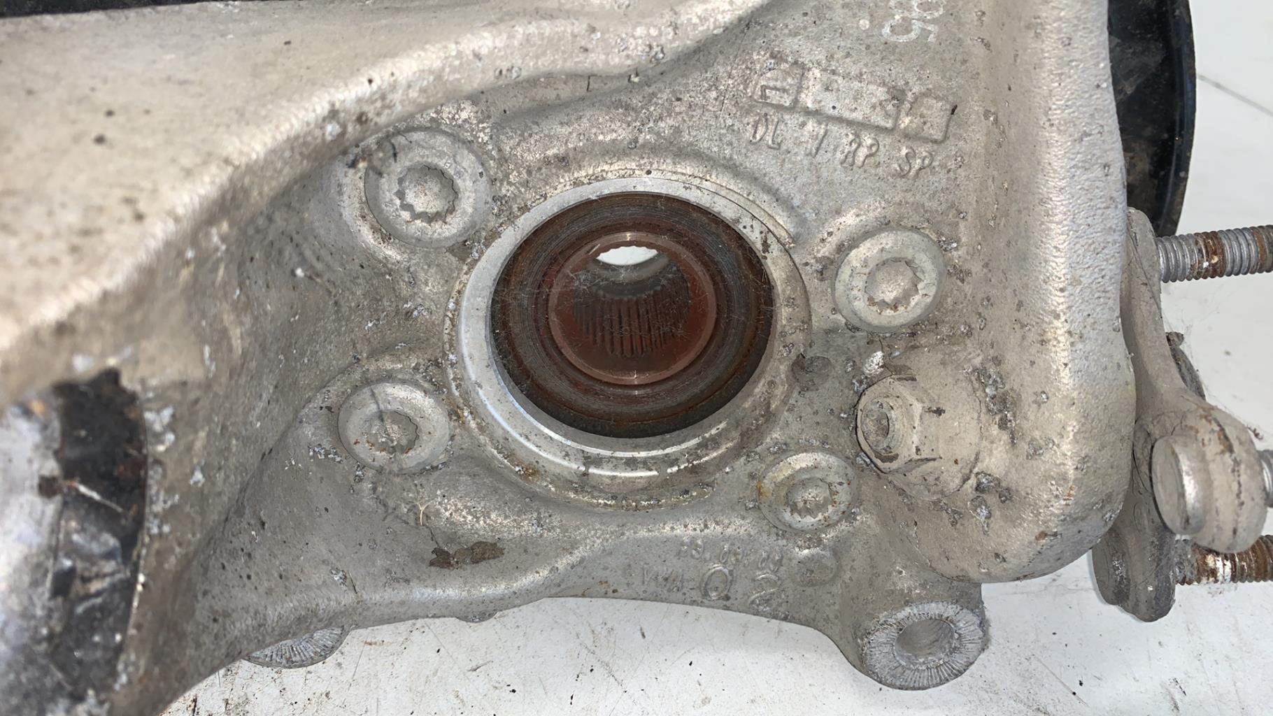Fusee avant droit VOLKSWAGEN PASSAT 5 BREAK Essence - 1