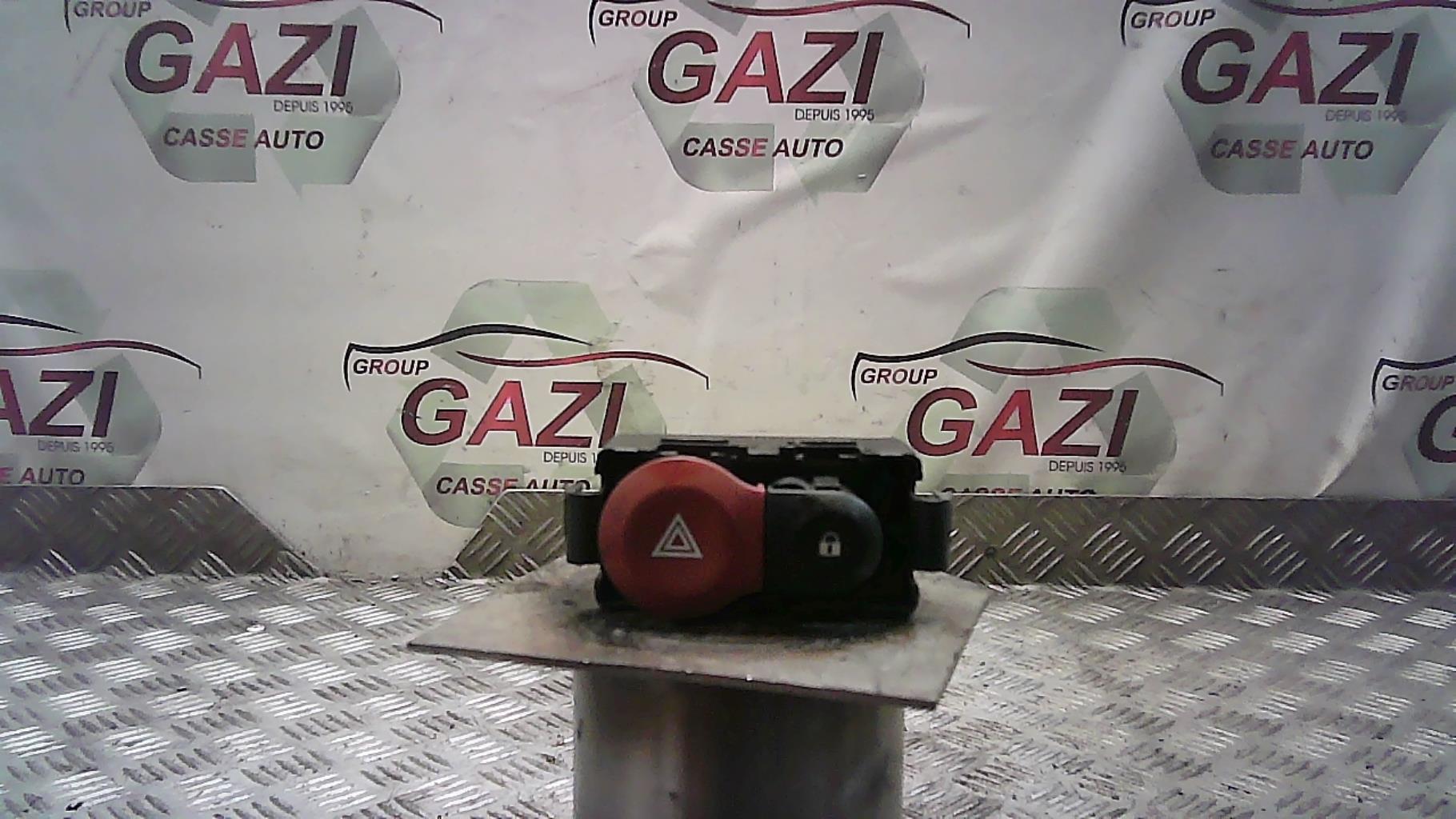Bouton de warning RENAULT CLIO 3 PHASE 1 Diesel - 1