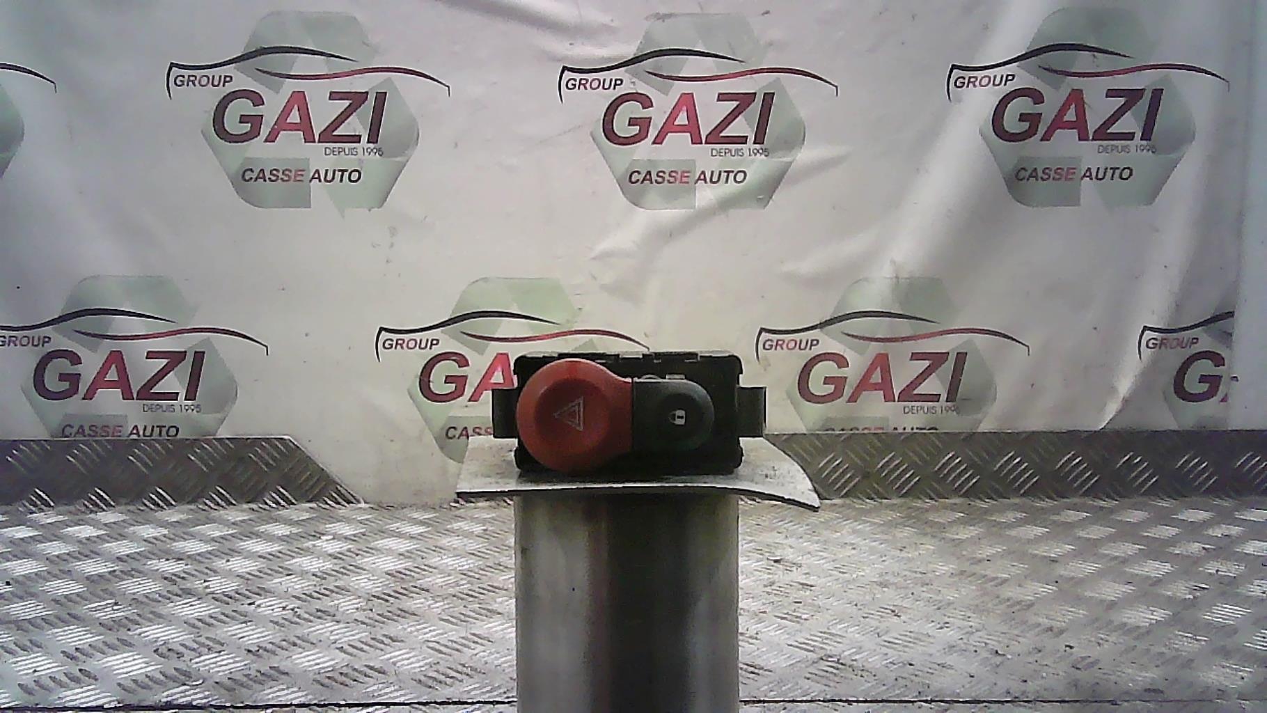 Bouton de warning RENAULT KANGOO 2 PHASE 1 Diesel - 1