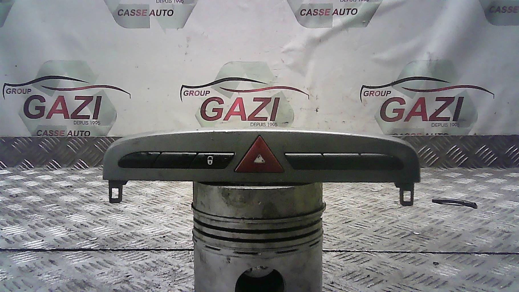 Bouton de warning PEUGEOT 308 1 PHASE 1 Diesel - 1