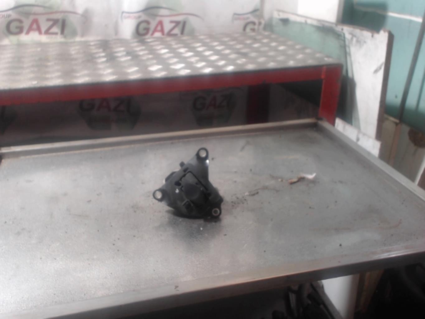 Bouton de coffre RENAULT CLIO 2 PHASE 2 Diesel - 1