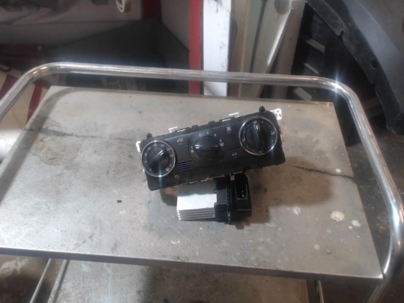 Commande chauffage MERCEDES CLASSE B 245 PHASE 1 Diesel - 1