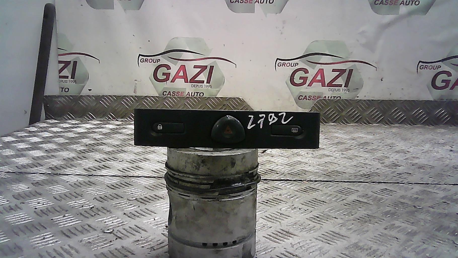 Bouton de warning RENAULT CLIO 2 PHASE 2 Diesel - 1