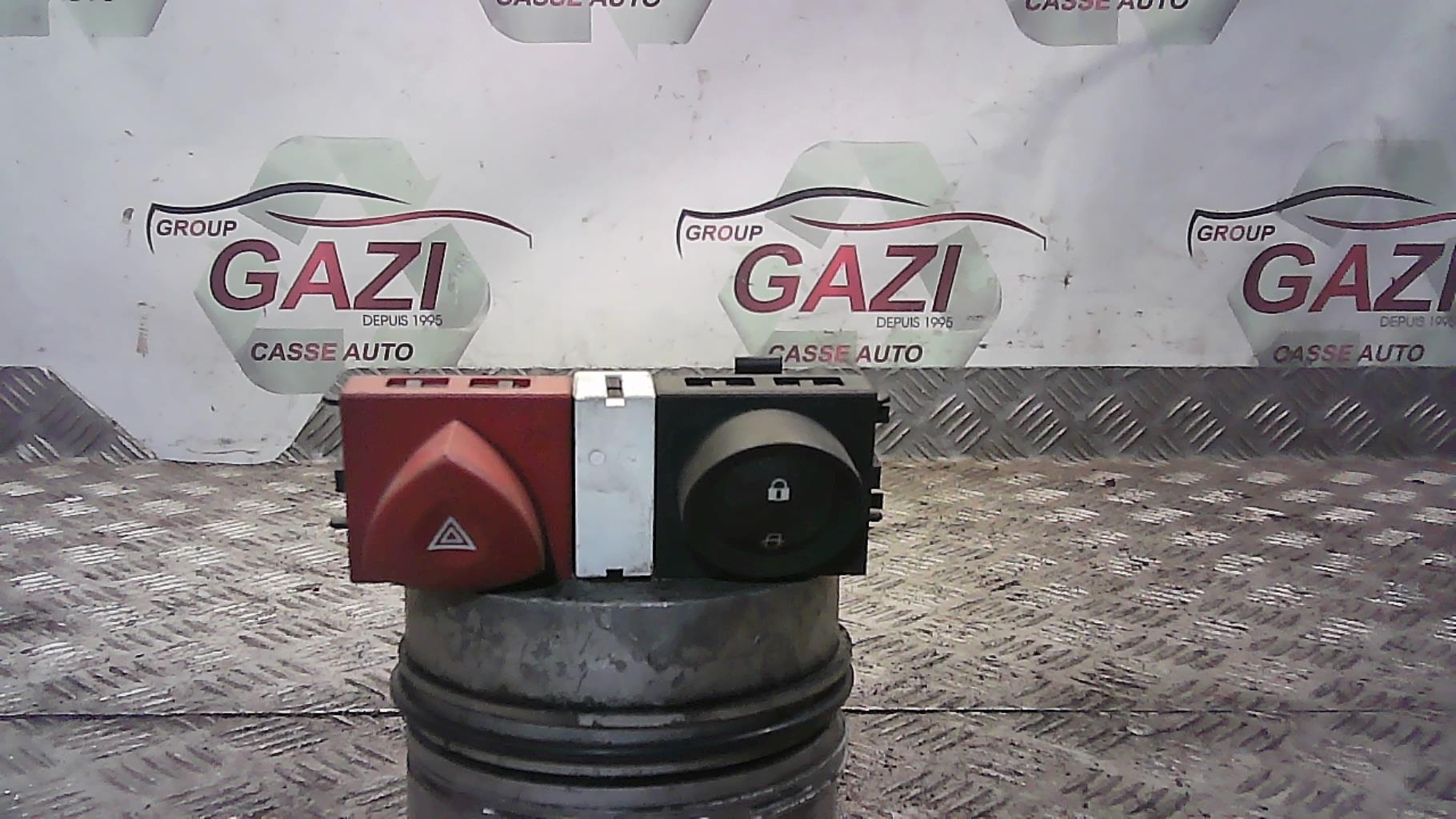 Bouton de warning RENAULT MEGANE 2 PHASE 1  - 1