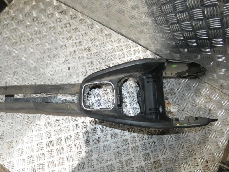 Console central (interieur plastique) AUDI A1 1 SPORTBACK PHASE 1 Diesel - 1