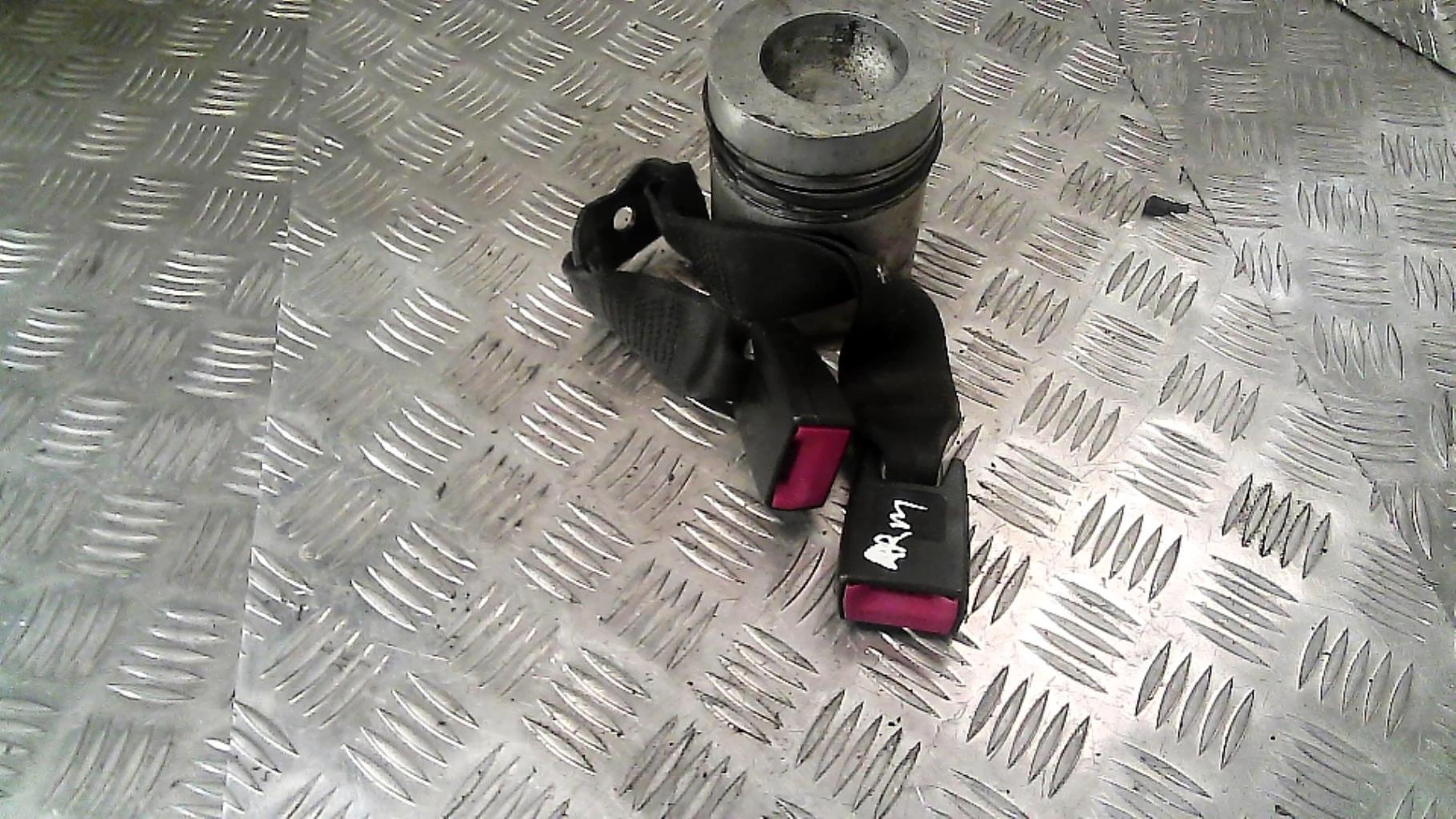 Attache ceinture arriere centrale BMW SERIE 1 E87 PHASE 2 Diesel - 1
