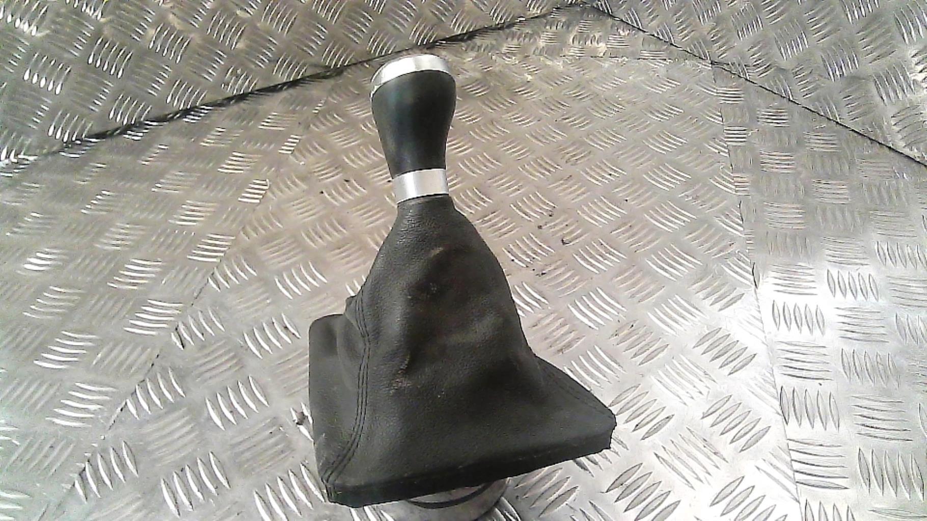 Pommeau de vitesses BMW SERIE 1 E87 PHASE 2 Diesel - 1