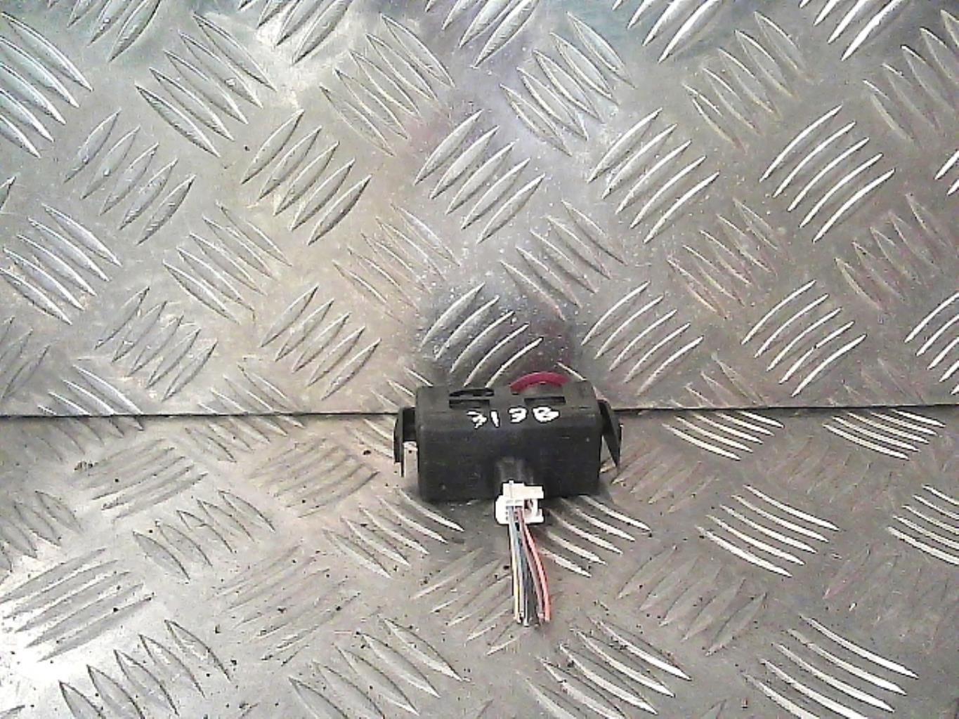 Bouton de warning RENAULT CLIO 3 PHASE 1 Diesel - 1