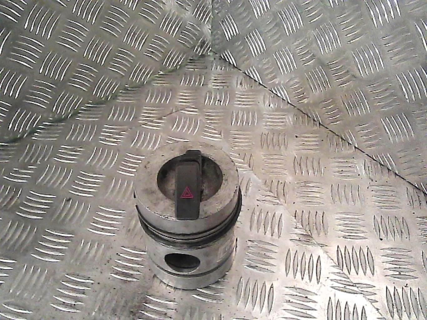 Bouton de warning MAZDA 323 6 Diesel - 1