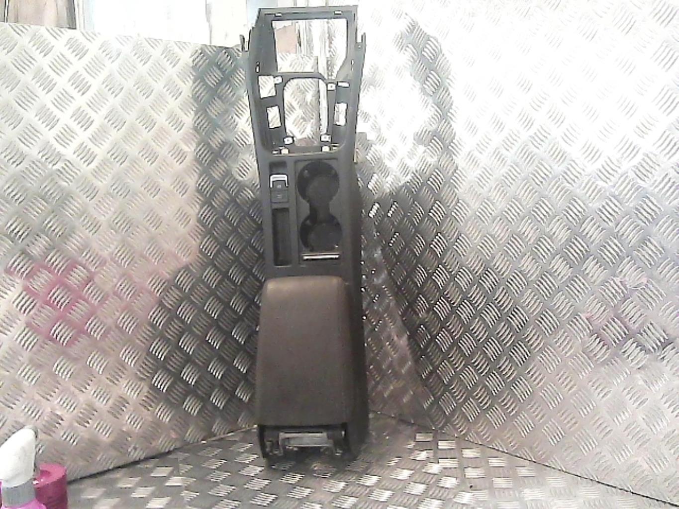 Console central (interieur plastique) VOLKSWAGEN PASSAT 7 PHASE 1 Diesel - 1