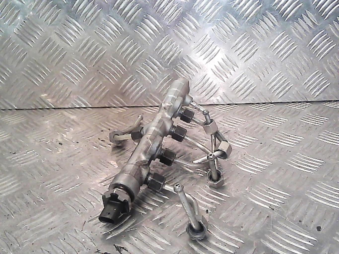 Rampe injection PEUGEOT 5008 2 PHASE 1 Diesel - 1