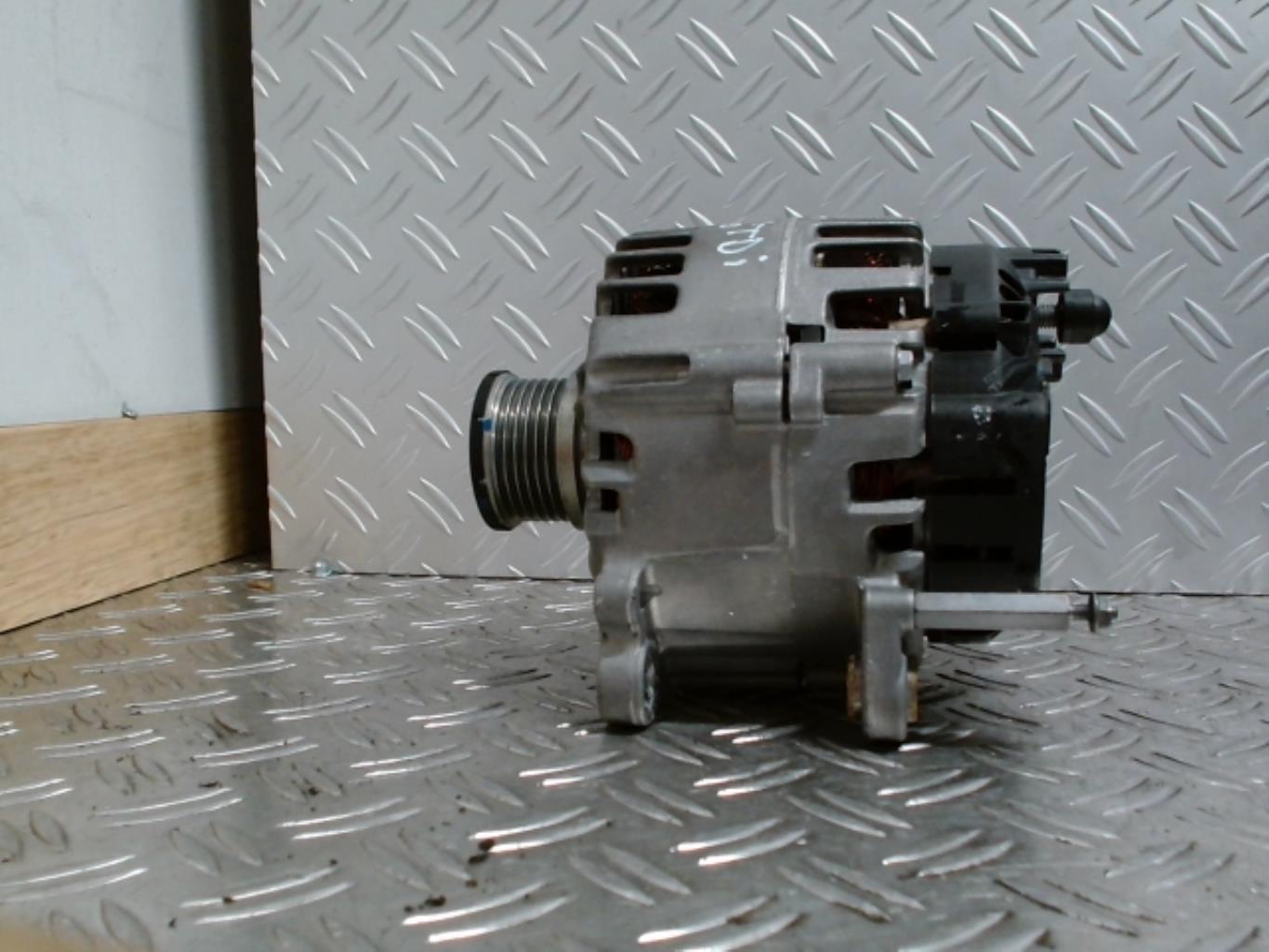 Alternateur VOLKSWAGEN PASSAT 7 PHASE 1 Diesel - 1