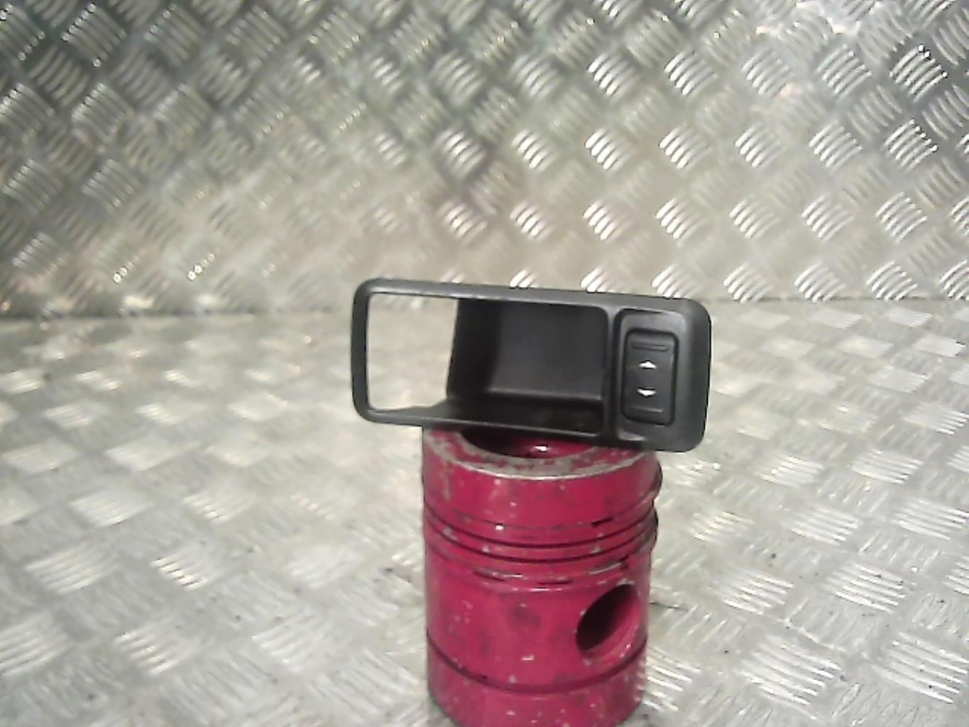 Interrupteur de leve vitre avant droit FORD FOCUS 2 PHASE 1 Diesel - 1