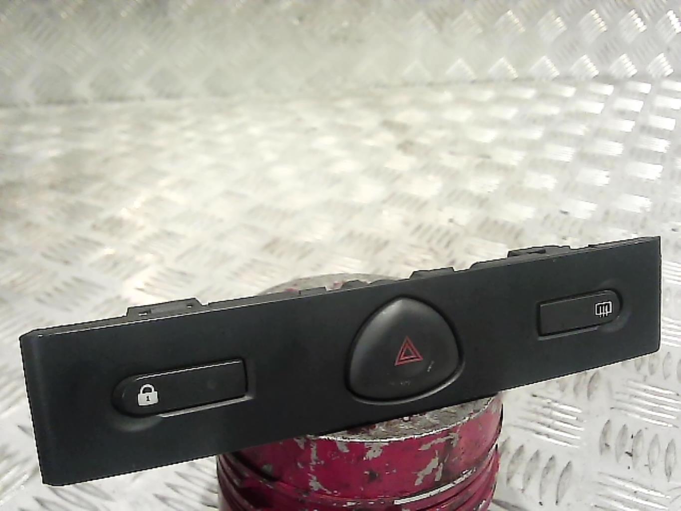 Bouton de warning RENAULT CLIO 2 PHASE 2 Diesel - 1