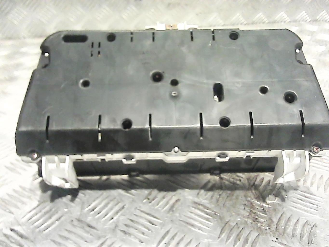 Compteur TOYOTA COROLLA VERSO 2 PHASE 1 Essence - 1