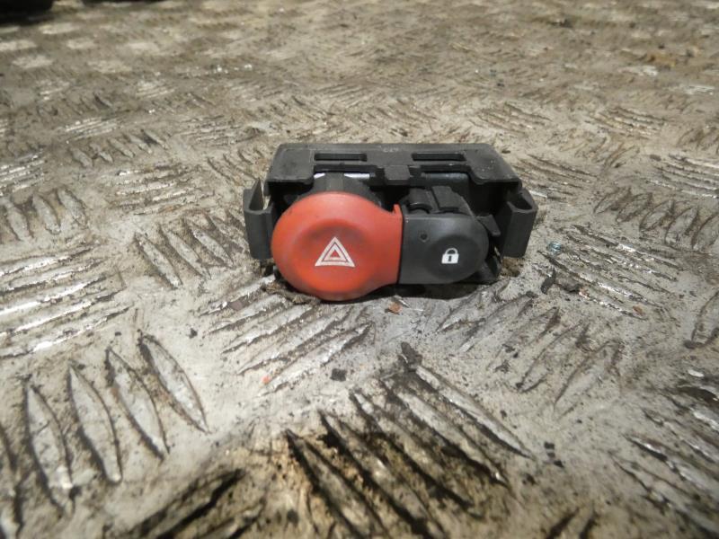 Bouton de warning RENAULT CLIO 3 PHASE 1 Diesel - 1