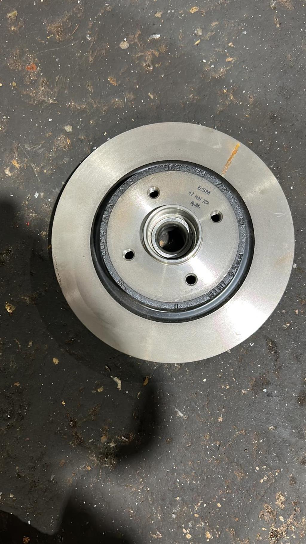 Moyeu arriere droit RENAULT SCENIC 2 PHASE 1  - 1