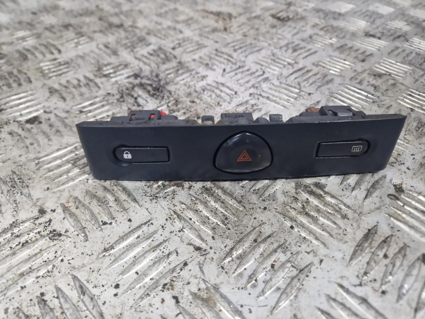 Bouton de warning RENAULT CLIO 2 CAMPUS PHASE 1 Diesel - 1