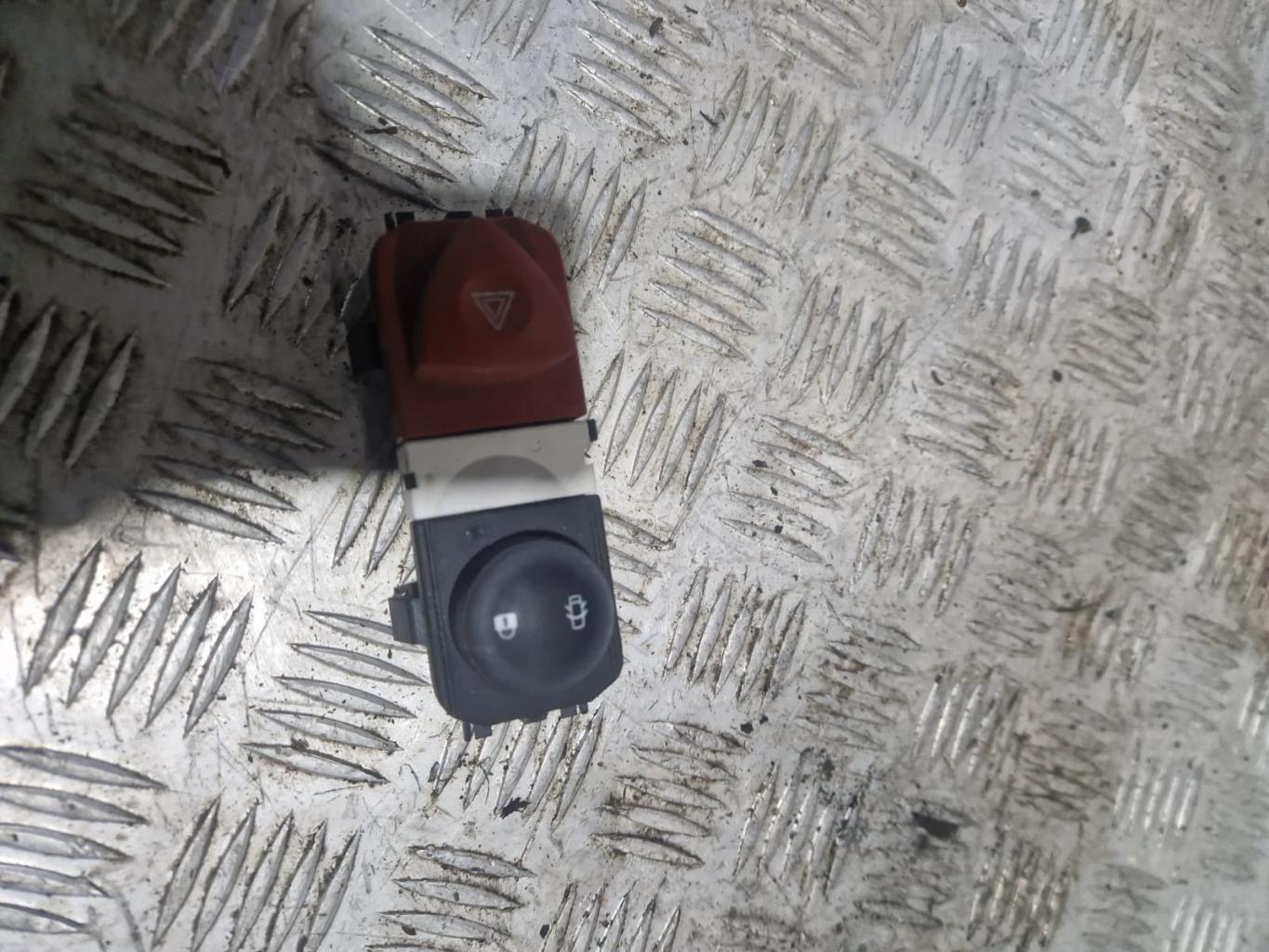 Bouton de warning RENAULT SCENIC 2 PHASE 2 Diesel - 1