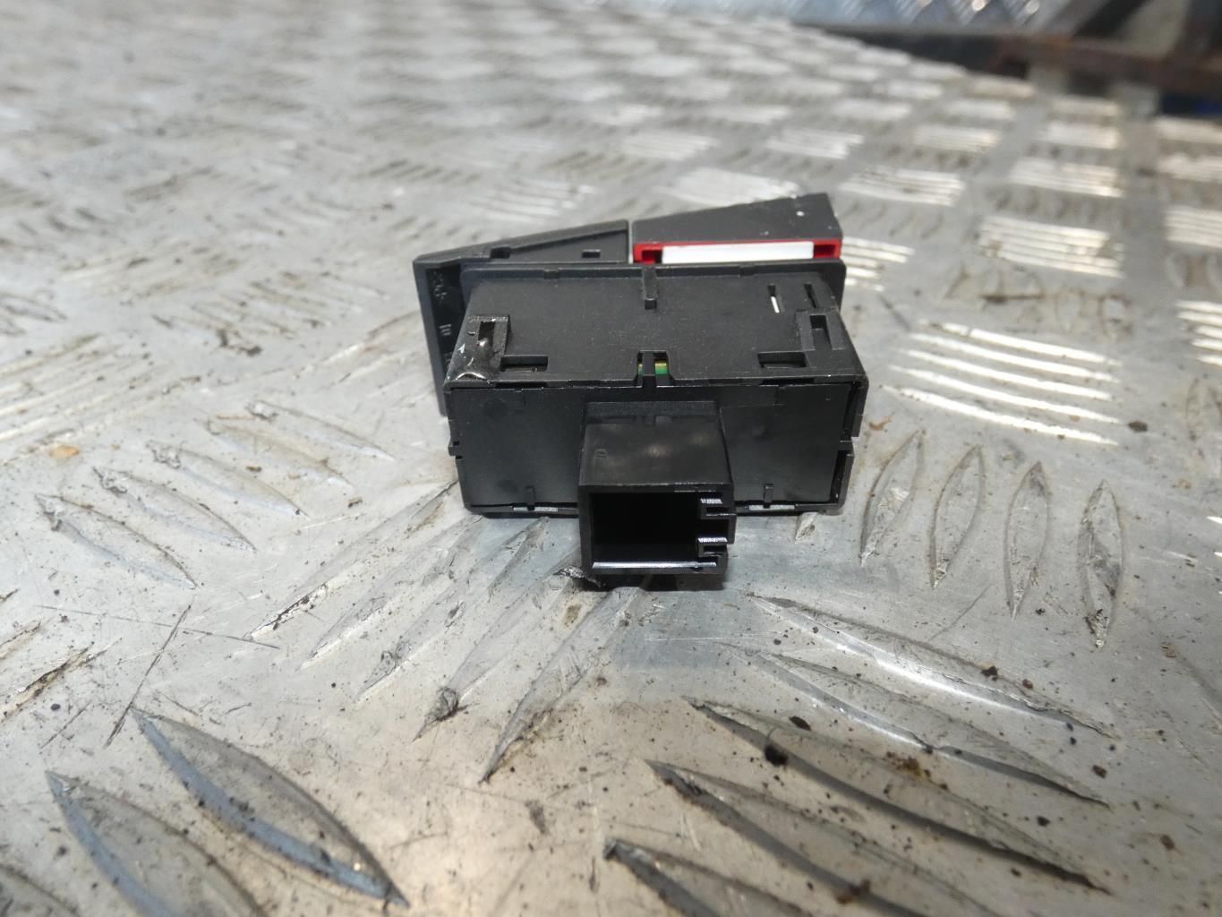 Bouton de warning SKODA OCTAVIA 3 PHASE 1 BREAK Diesel - 1