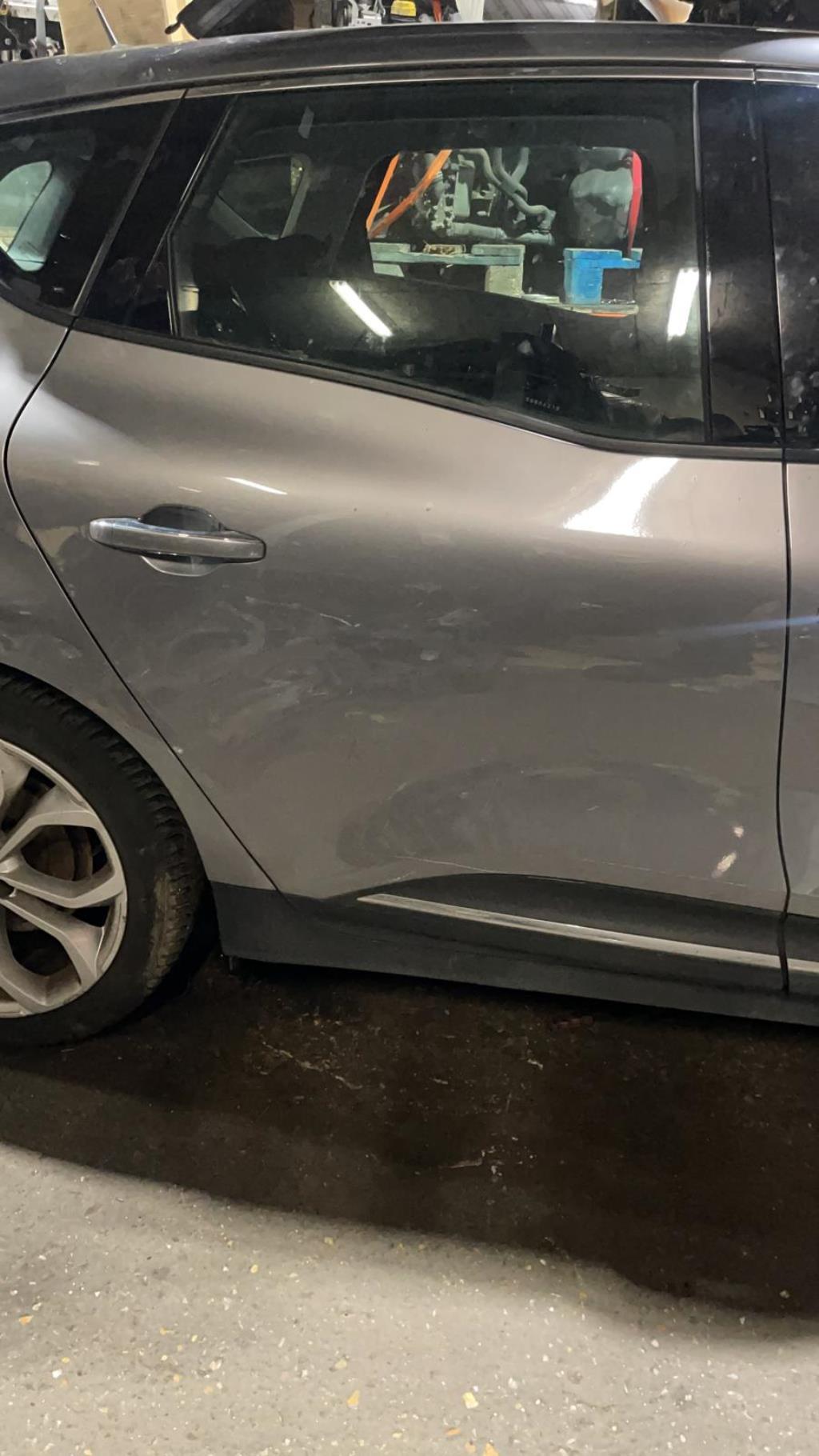 Vitre arriere droit RENAULT SCENIC 4 Diesel - 1
